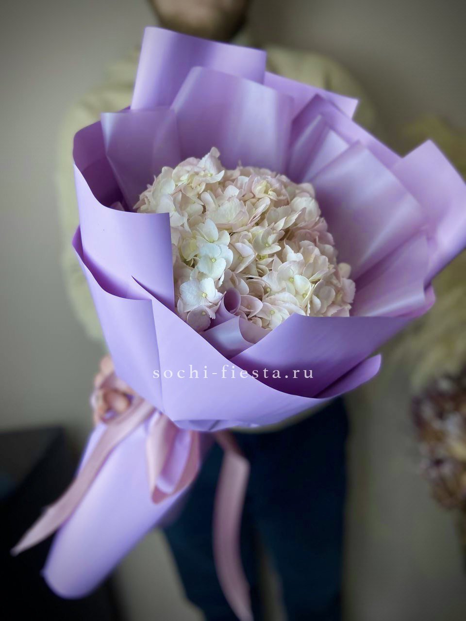 доставка цветов для рецепции компании в региональном городе в рамках подписочного сервиса