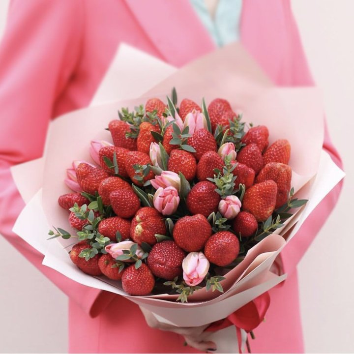 Тюльпаны и клубника в Невинномысске