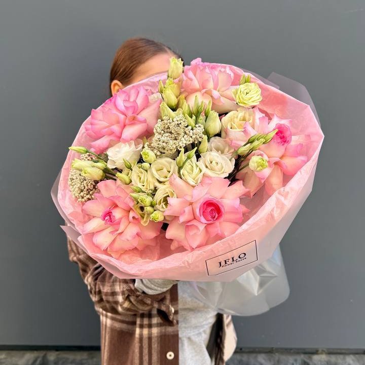 Букет "Розы с эустомой" с доставкой в Невинномысске