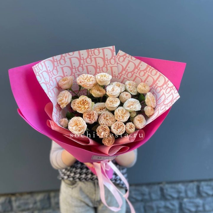 9 пионовидных роз в Невинномысске