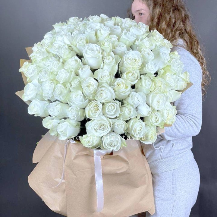 101 белая высокая импортная роза в Невинномысске