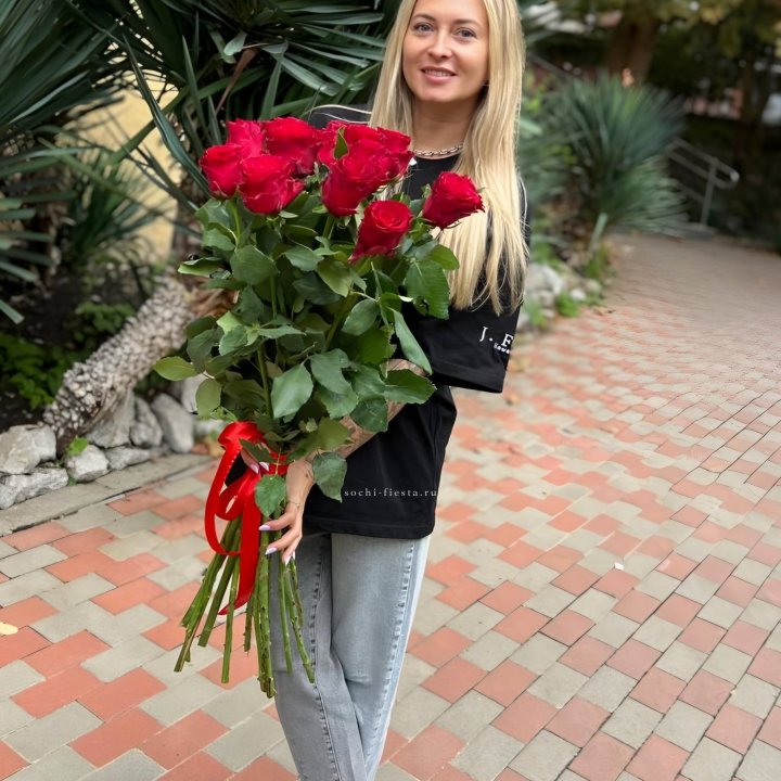 15 высоких красных роз в Невинномысске