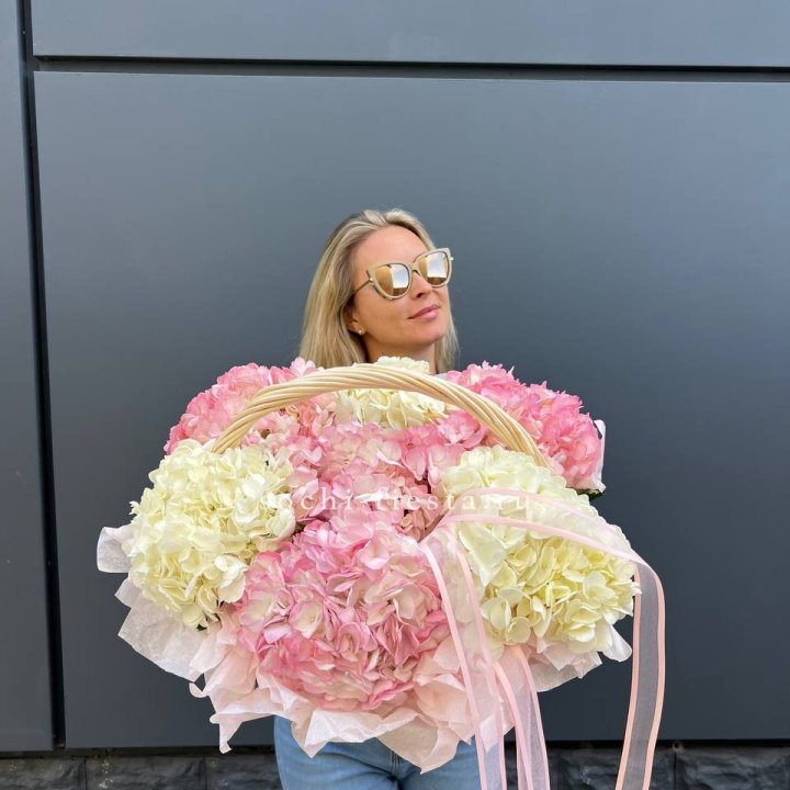 7 гортензий в корзине с доставкой в Невинномысске