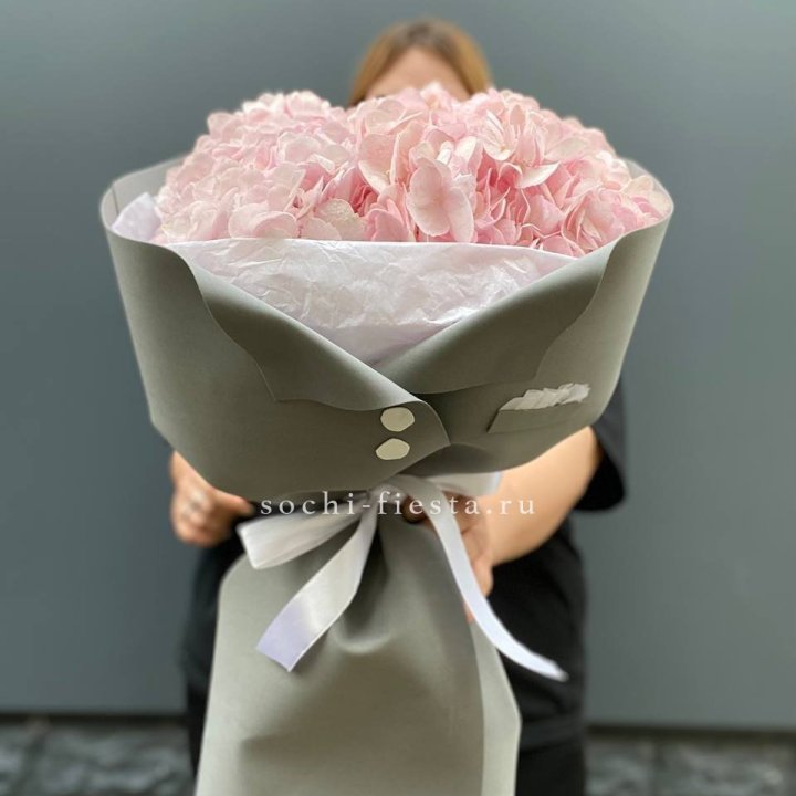  Букет  пиджачок из 5 гортензий в Невинномысске