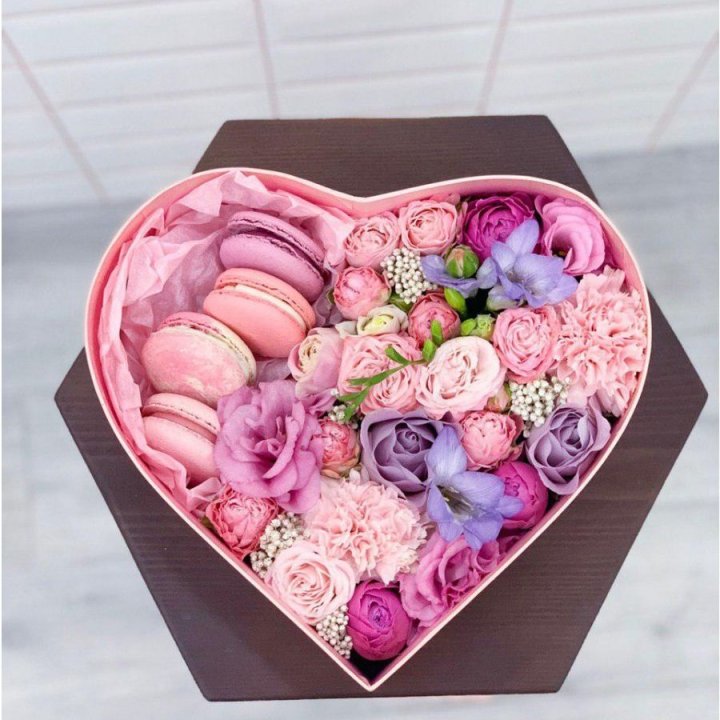 Бокс-сердце с макаронс  в Невинномысске