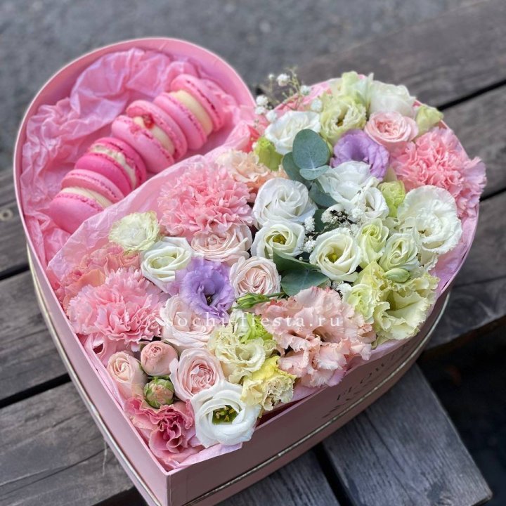 Бокс-сердце с макарон "Пинк" в Невинномысске