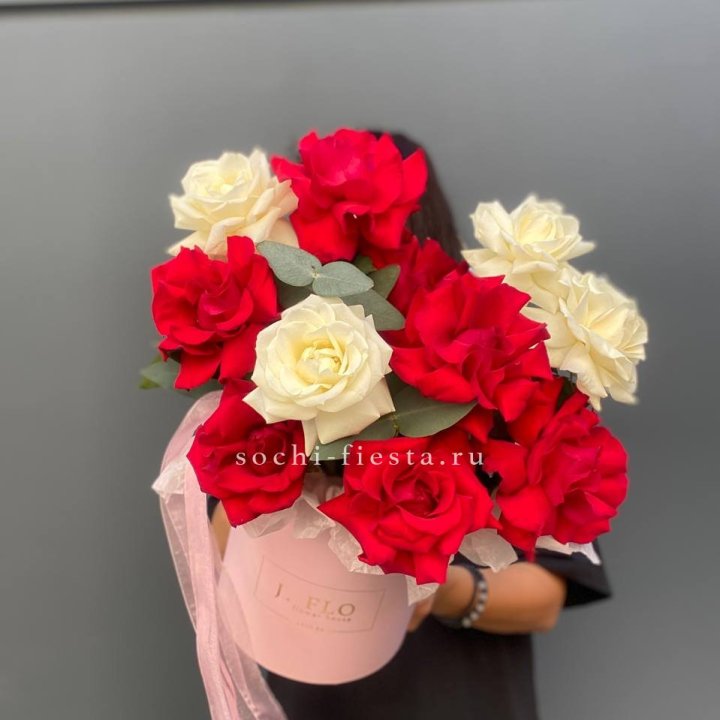 13 Французских роз в боксе в Невинномысске