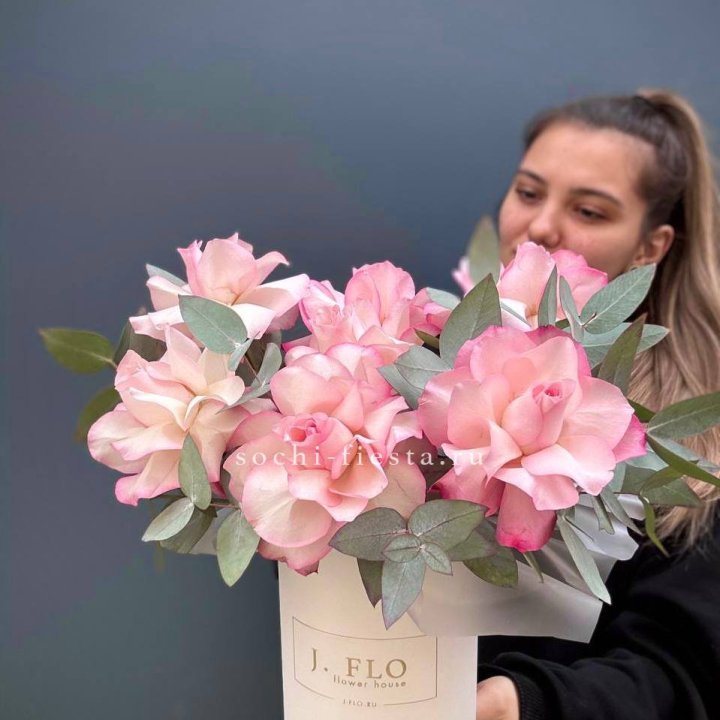 7 Французских роз в боксе в Невинномысске