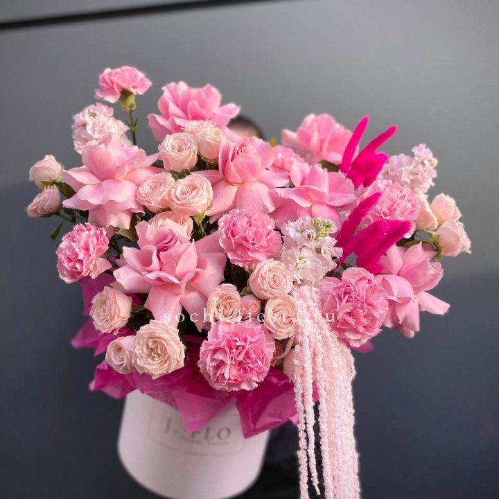 Цветочная коробка "Стелла" с доставкой в Невинномысске