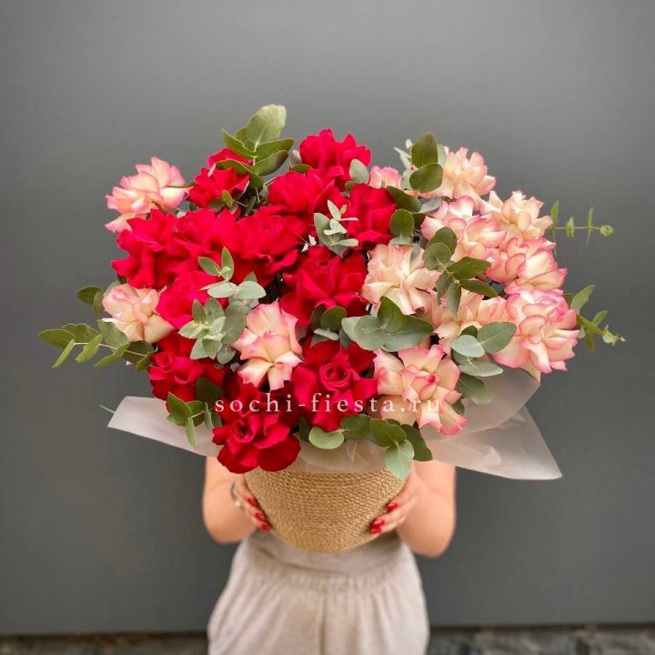 25 Французских роз в джутовом кашпо  в Невинномысске