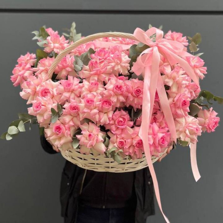 51 розовая роза в корзине в Невинномысске