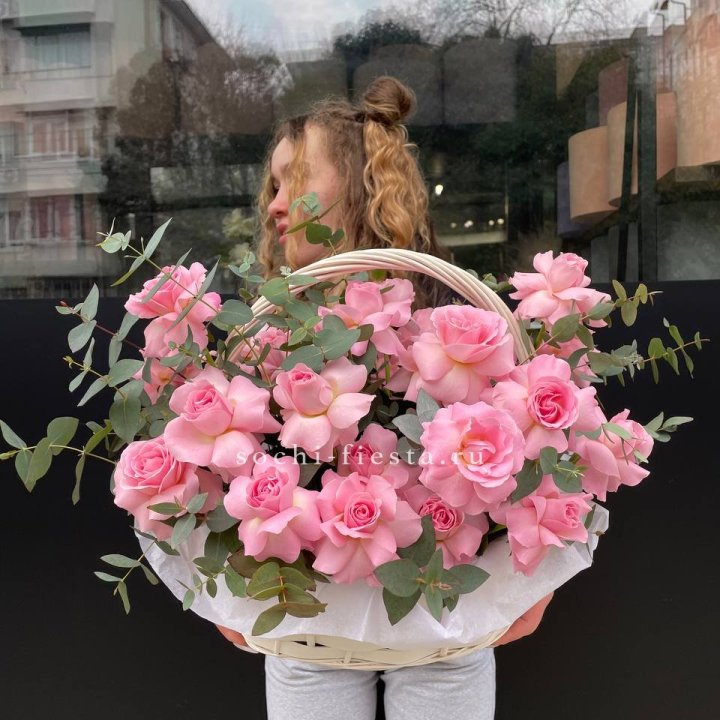 25 роз в цветочной корзине  в Невинномысске