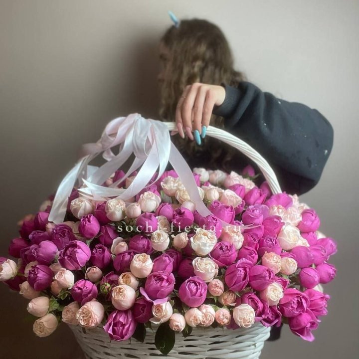 Премиум корзина пионовидных кустовых роз в Невинномысске