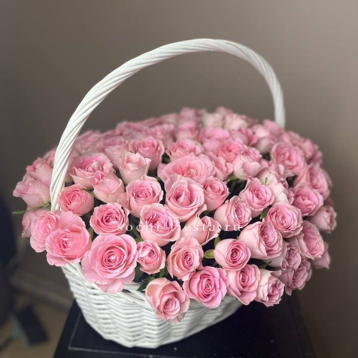 101 розовая роза в корзине в Невинномысске
