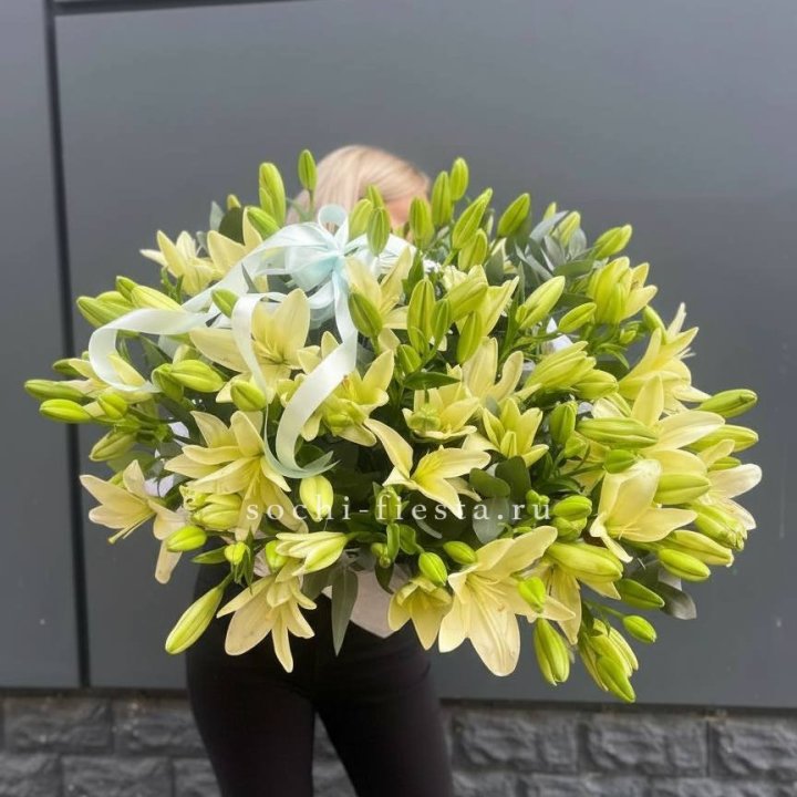 Лилии в корзине в Невинномысске