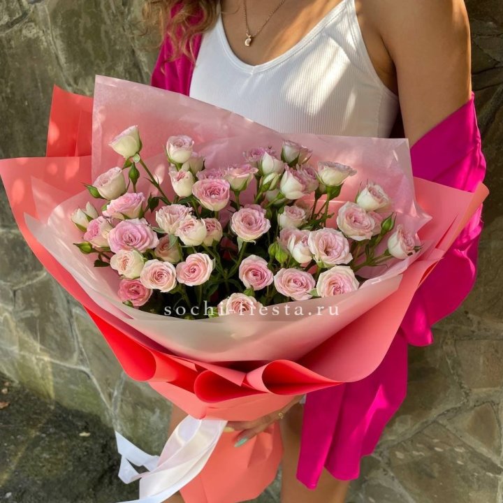 Розовые кустовые розы в Невинномысске