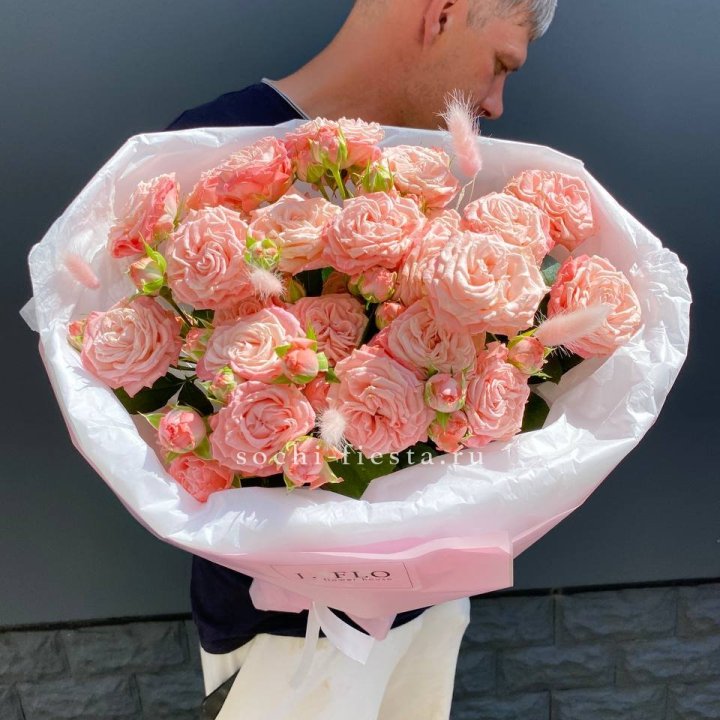 Пионовидные розы Мадам Бомбастик в Невинномысске