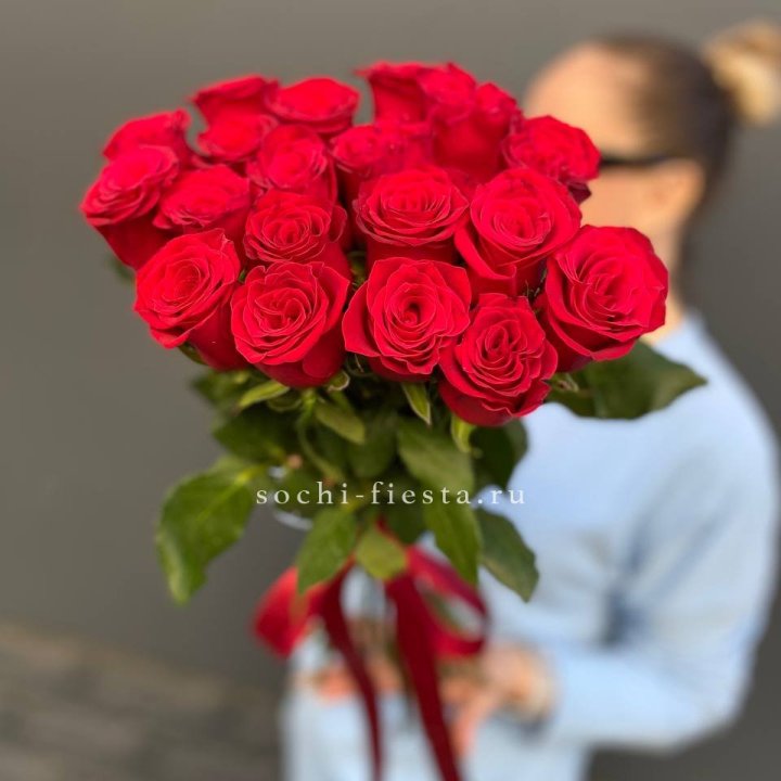 19 красных роз в Невинномысске