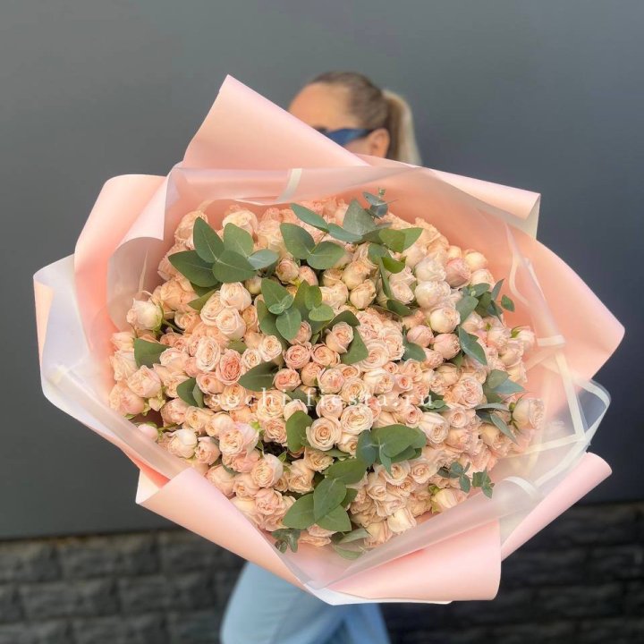 101 кустовая роза с эвкалиптом в Невинномысске