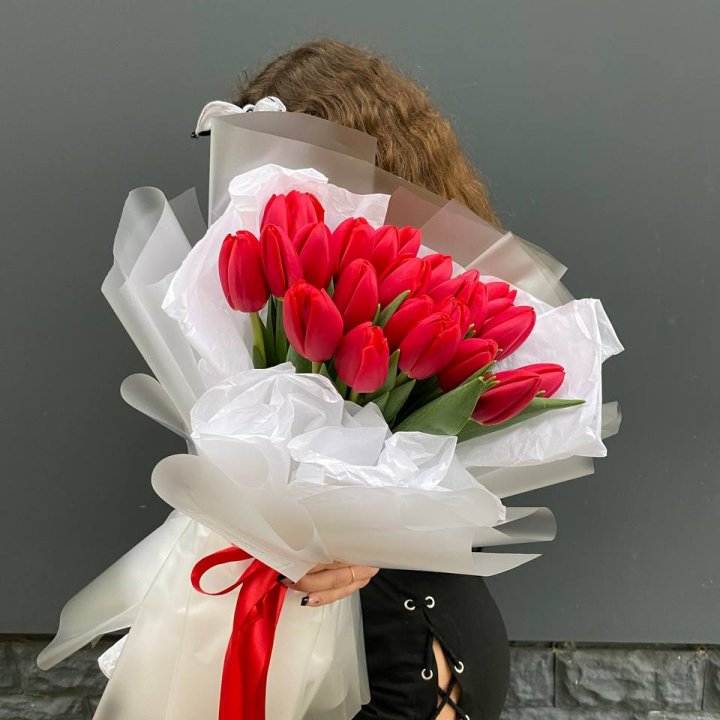  25 красных воздушных тюльпанов в Невинномысске
