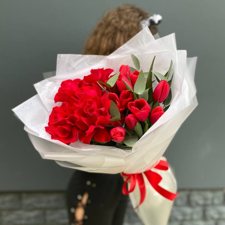 Дуо тюльпаны и розы в Невинномысске