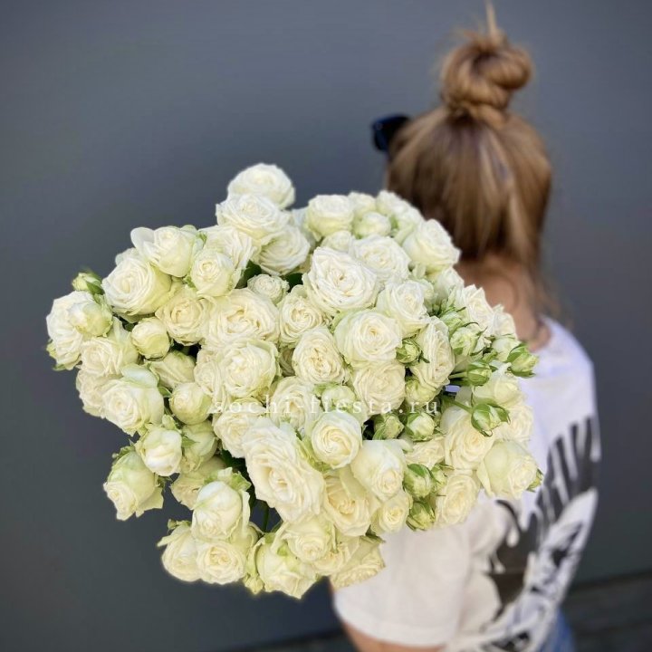 Охапка кустовых роз бомбастик  в Невинномысске