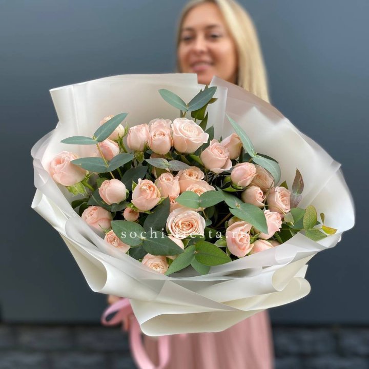 Букет кустовых роз "Фреш" с доставкой в Невинномысске