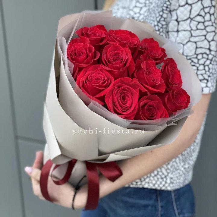 Букет красных роз "Рози" в Невинномысске