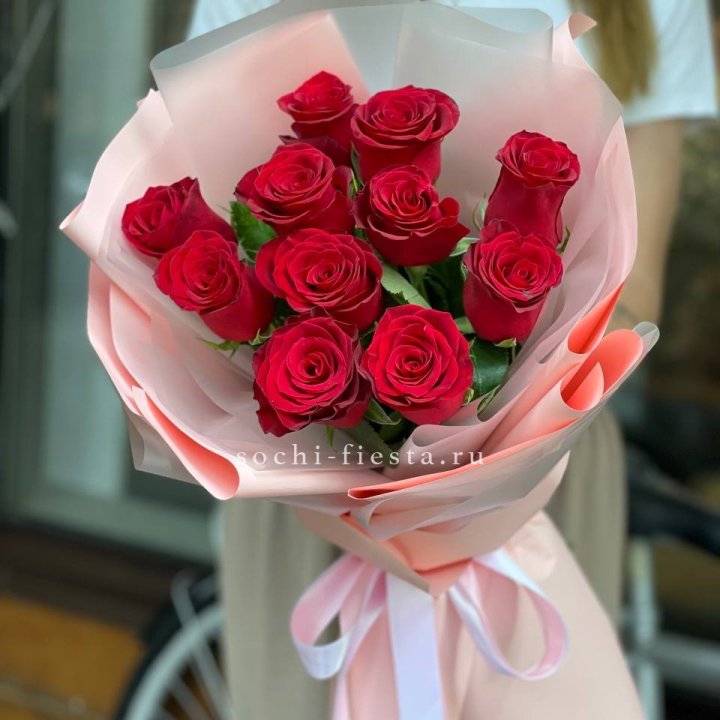 Букет красных роз "Мадам ред" в Невинномысске