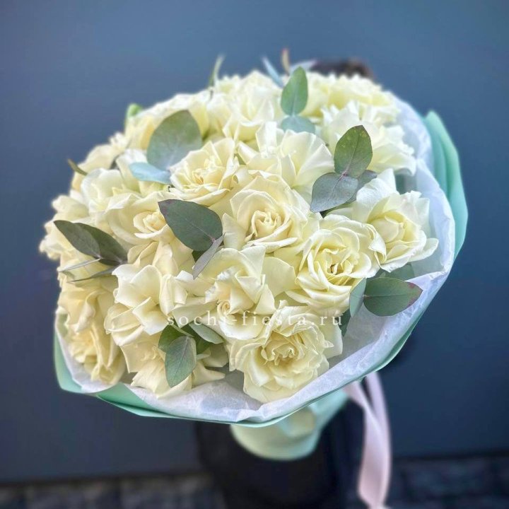 25 Белых французских роз "Ноте бьянка" в Невинномысске