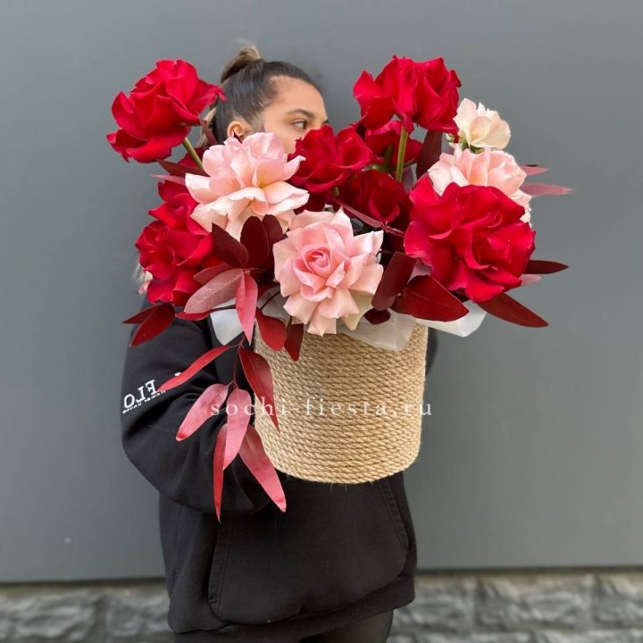 15 Французских роз в джутовом кашпо в Невинномысске