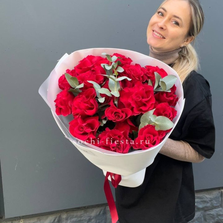 17 Красных французских роз в Невинномысске