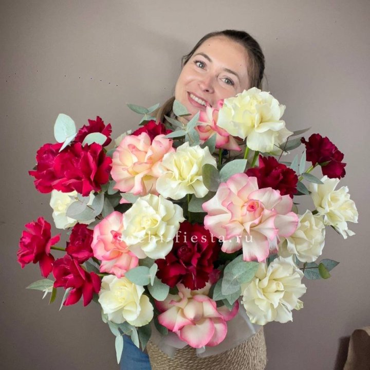 35 французских роз микс в джутовом боксе в Невинномысске