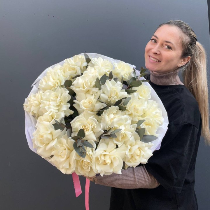 25 Белых французских роз Вайт найс в Невинномысске