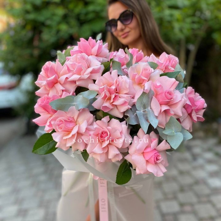 17 Розовых  французских роз в Невинномысске