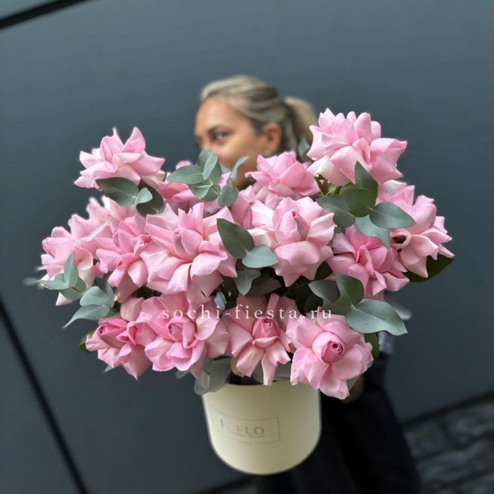 17 Розовых французских роз в боксе в Невинномысске