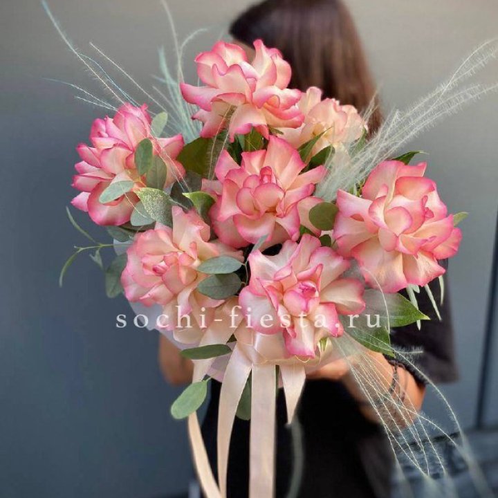 9 Французских роз Джумилия в боксе в Невинномысске