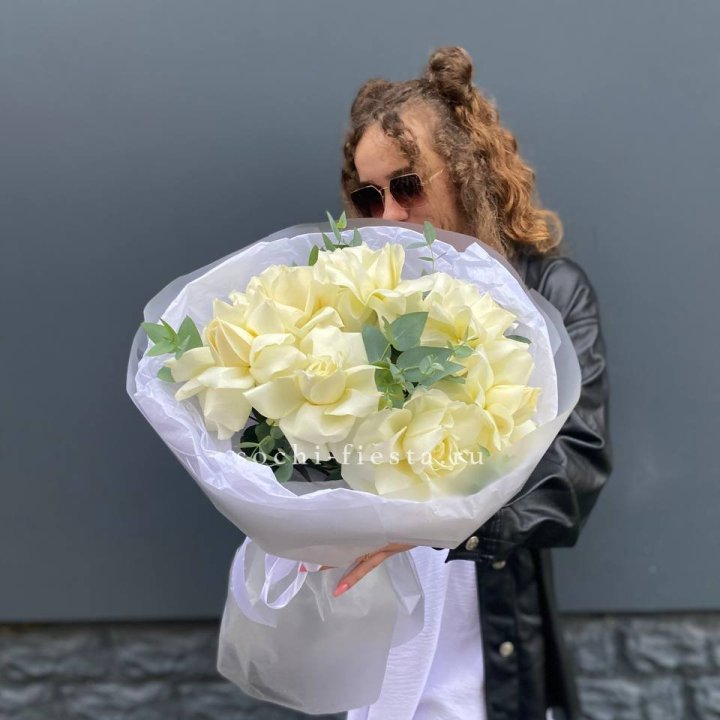 7 Белых французских роз  в Невинномысске