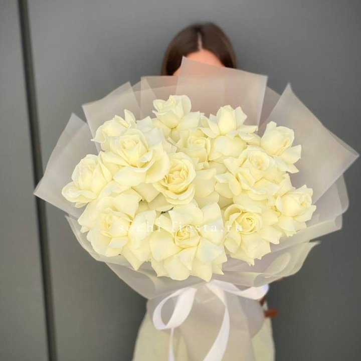 13 белых роз в Невинномысске