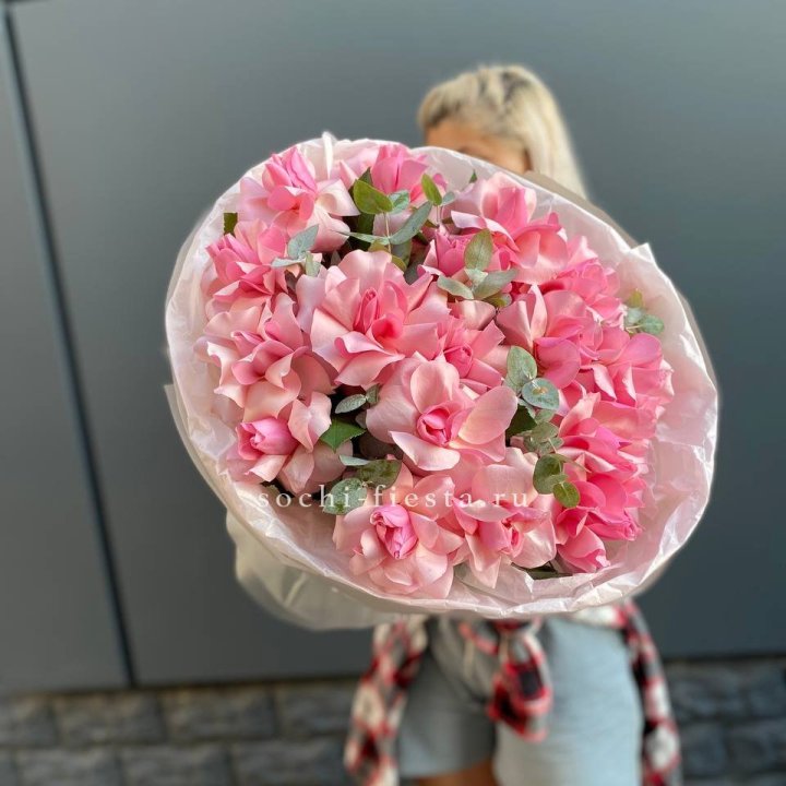 17 розовых роз в Невинномысске