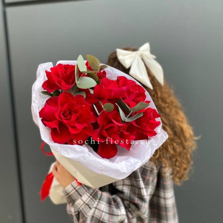 7 красных французских роз в Невинномысске