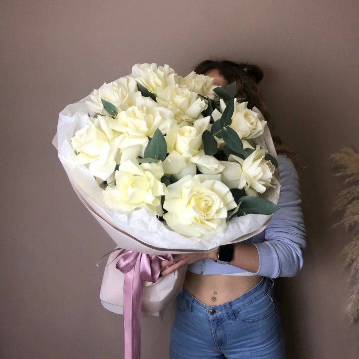 11 Белых французских роз "Вайт найс" с доставкой в Невинномысске