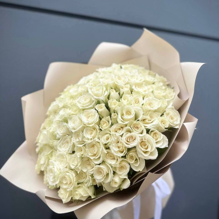 101 белая роза Атена в Невинномысске