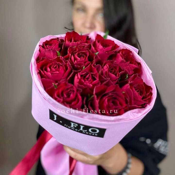 11 красных роз мадам ред в Невинномысске