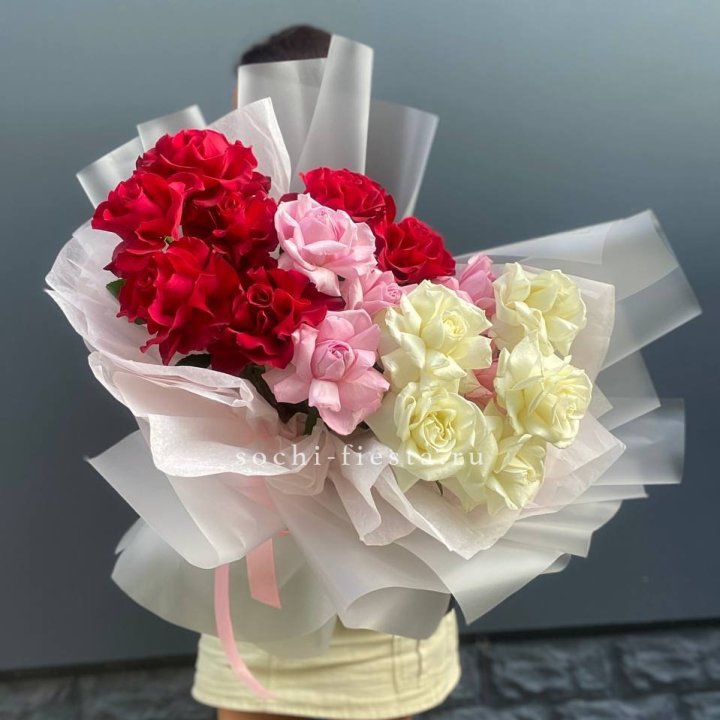 Микс из 17 роз в Невинномысске