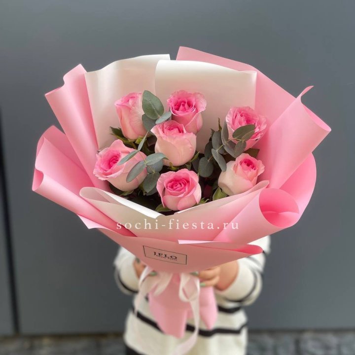 7 роз с эвкалиптом с доставкой в Невинномысске