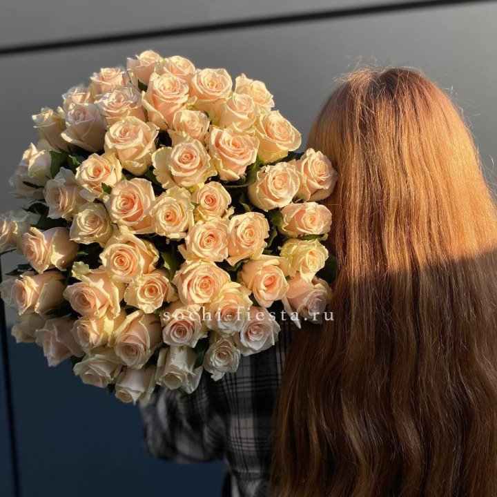 Охапка кремовых роз в Невинномысске