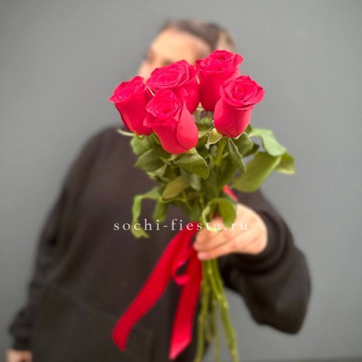 Букет 5 красных роз  в Невинномысске