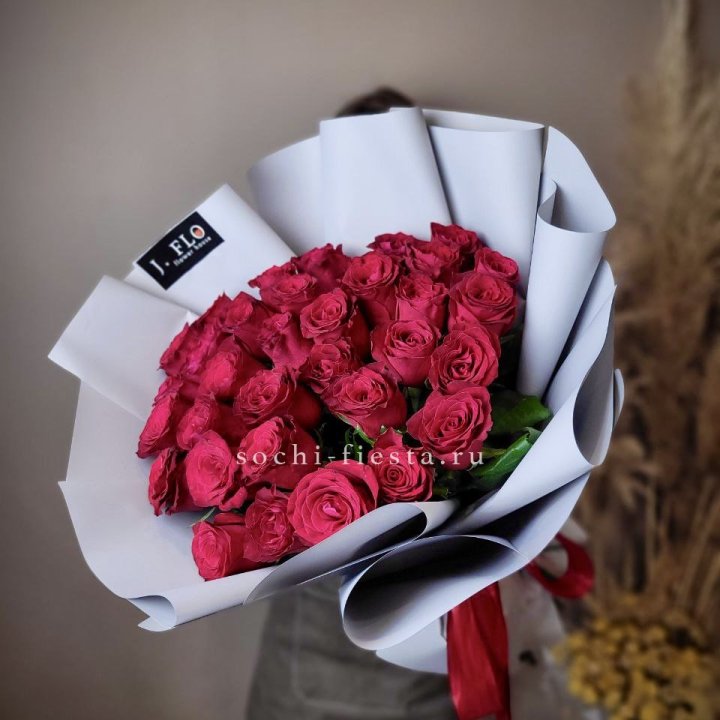Красные розы 33 шт в Невинномысске