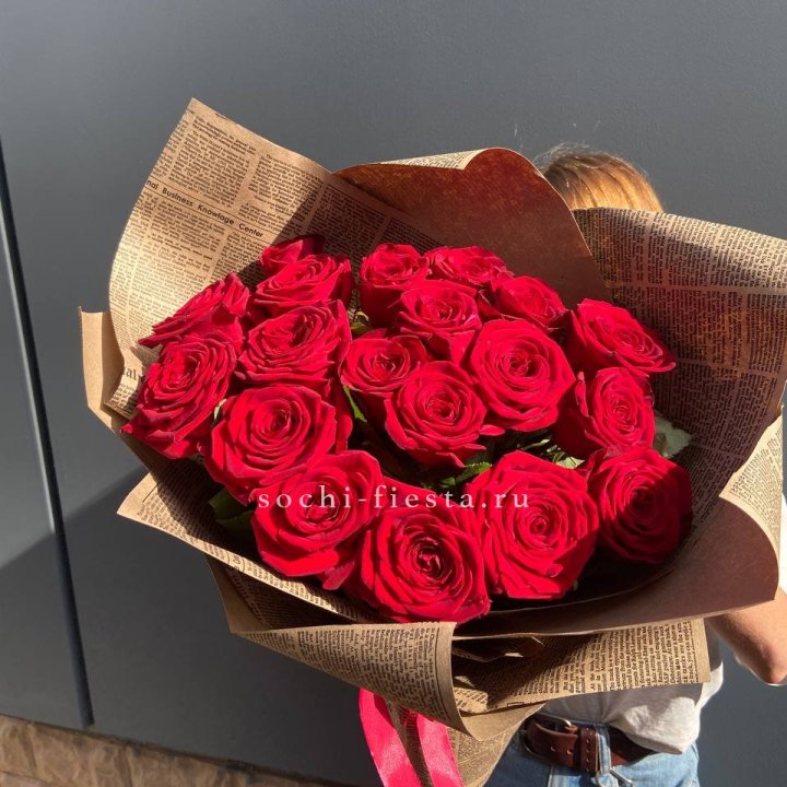 19 красных роз Леди Крафт в Невинномысске